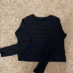 Long Sleeve LuLuLemon crop top.